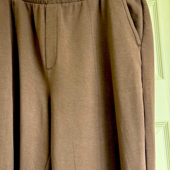 Old Navy High-Waisted Dynamic Fleece Wide-Leg
Pants Size XL - Picture 7 of 7